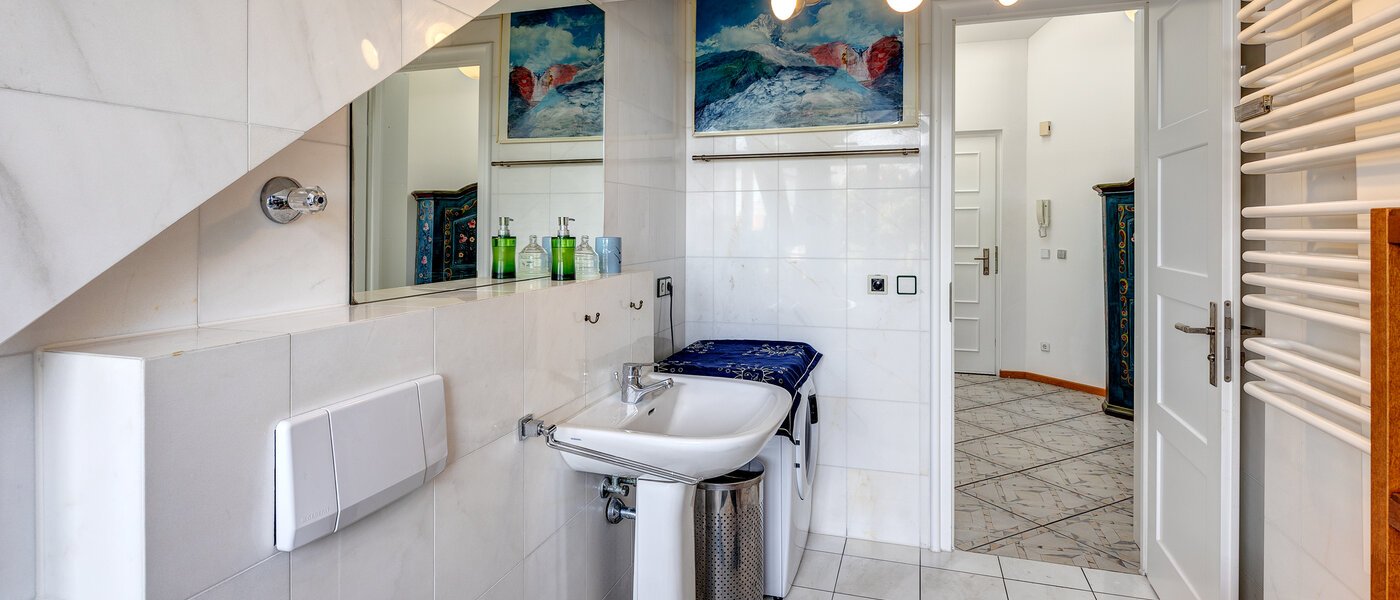 apartment München Schwabing (links der Leopoldstraße) 03 bathroom 13164