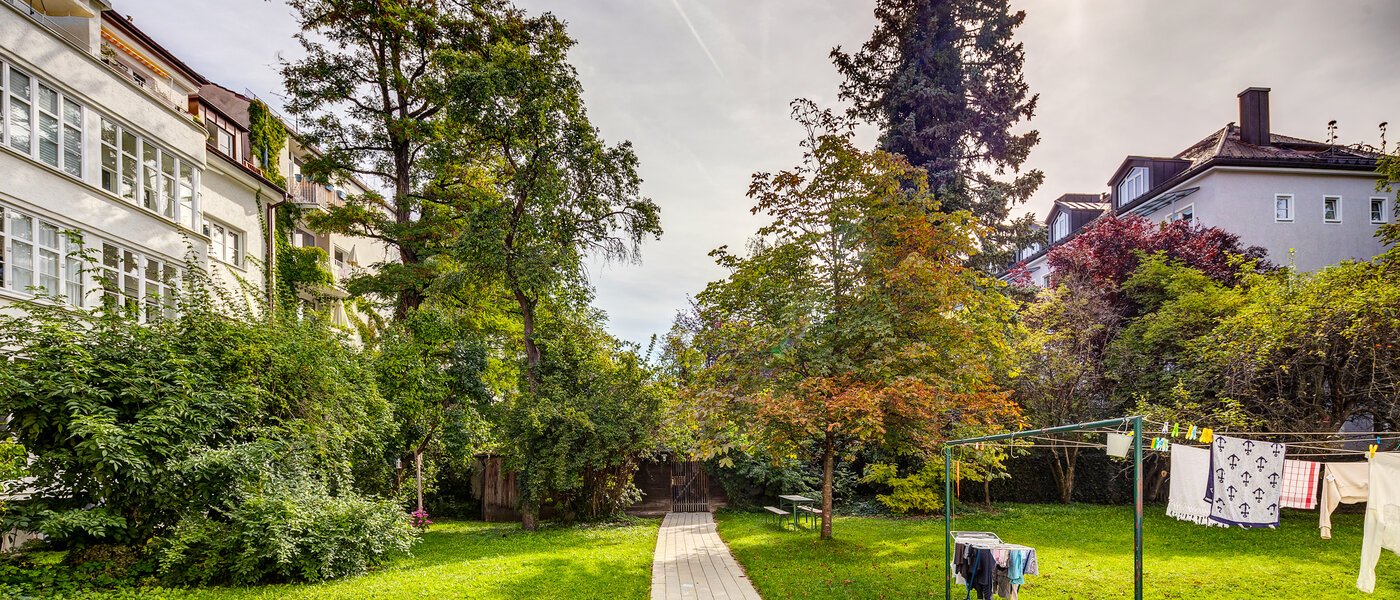 apartment München Schwabing (links der Leopoldstraße) 01 inner courtyard  13164