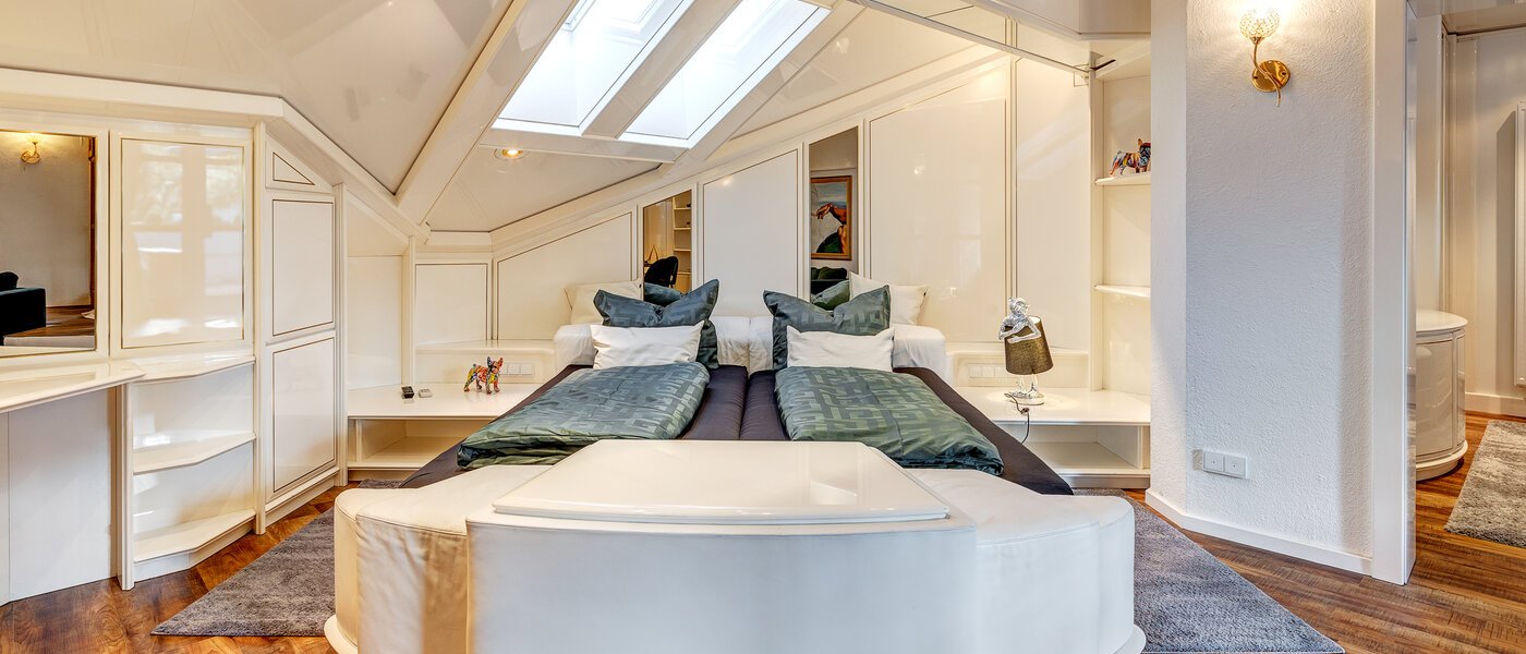 attic apartment Baldham 01 sleeping area 13188