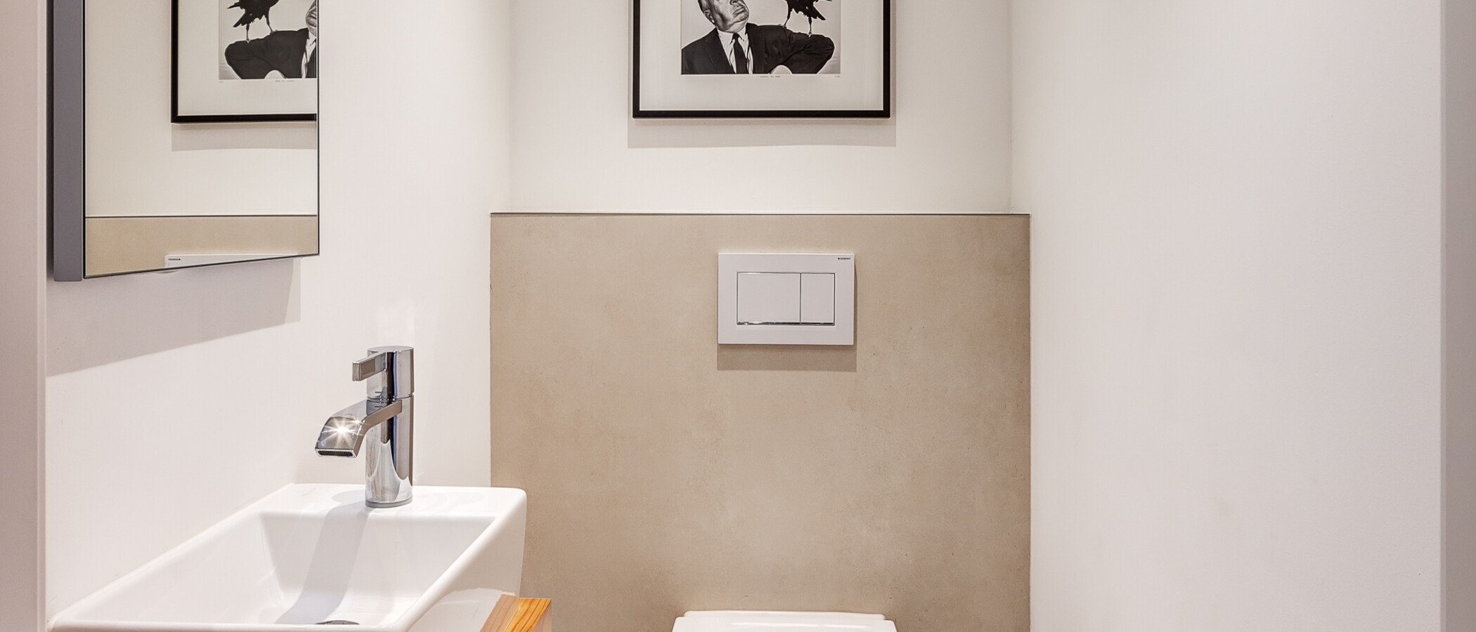 apartment München Neuhausen 01 guest toilet 13199
