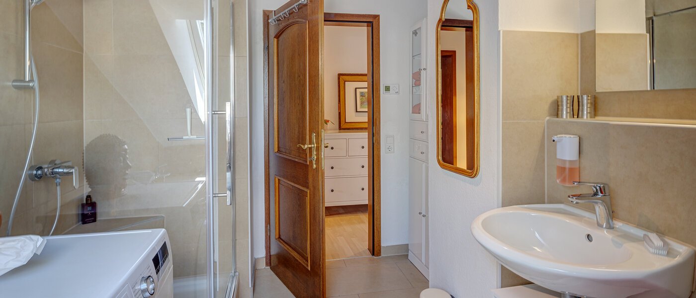 attic apartment Inning am Ammersee 02 bathroom 13224