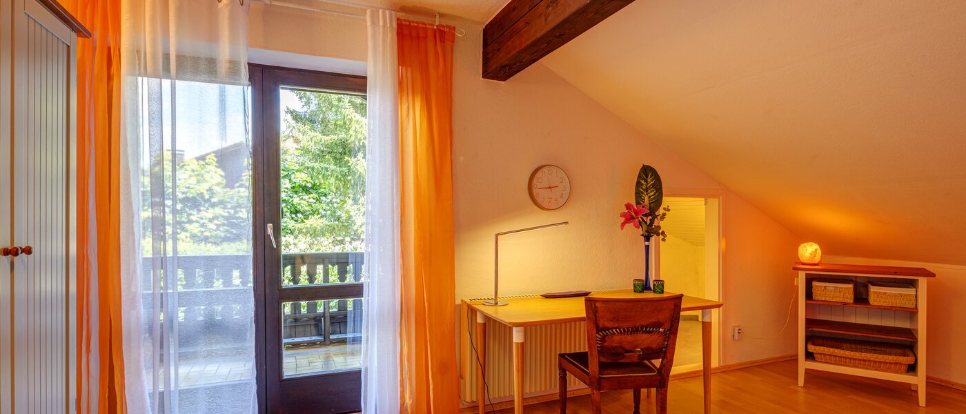 attic apartment Inning am Ammersee 01 Workspace/Guestroom 13224