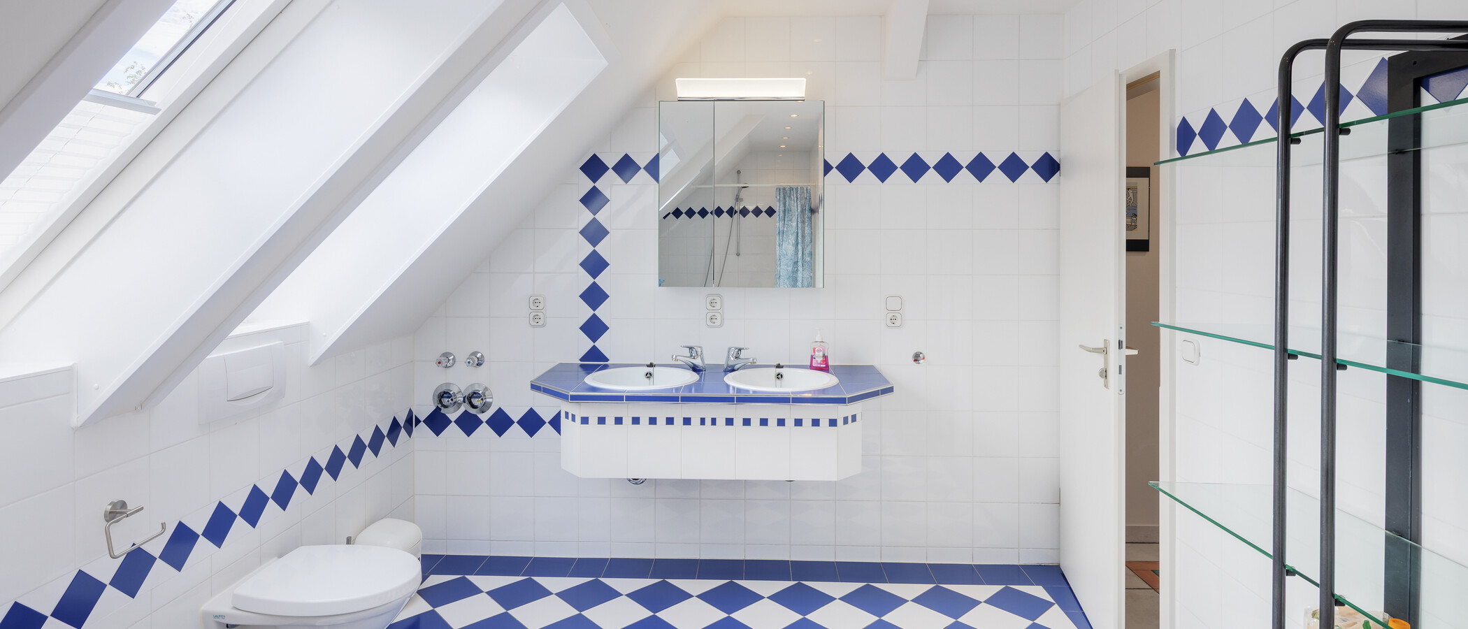 attic apartment München Laim 01 1. bathroom 13229