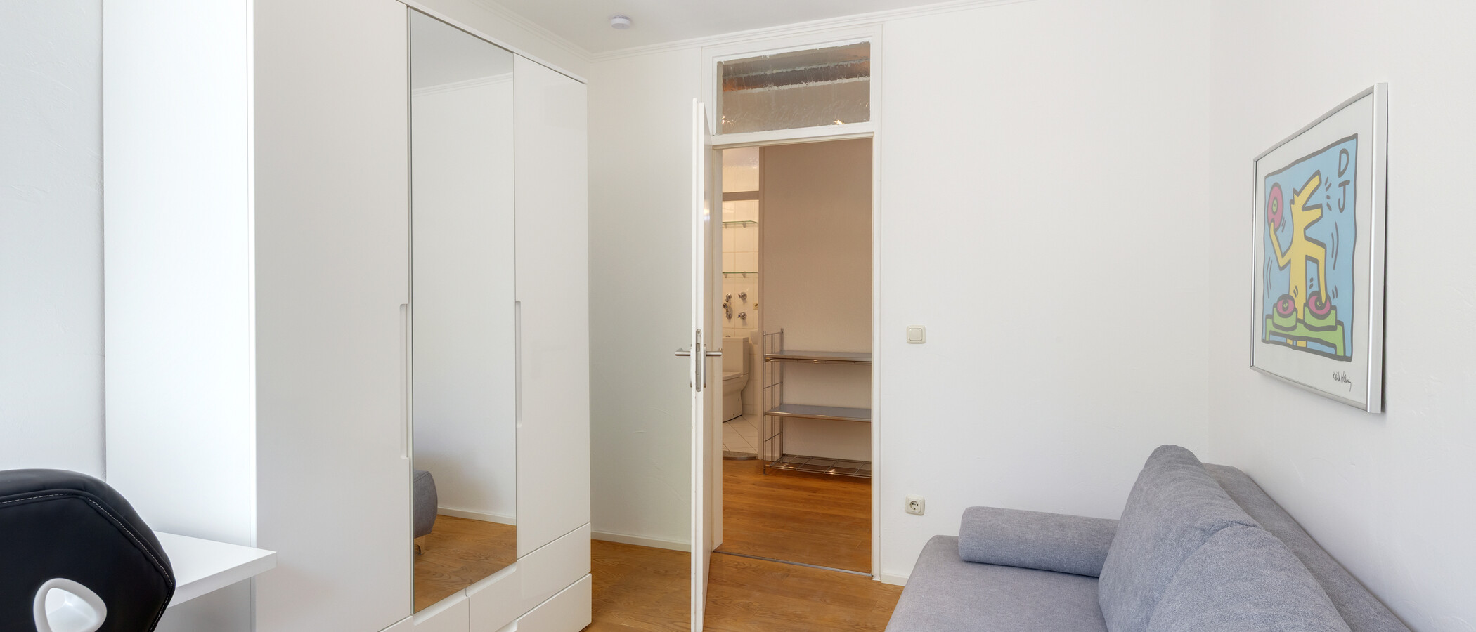 apartment München Solln 03 Workspace/Guestroom 13230