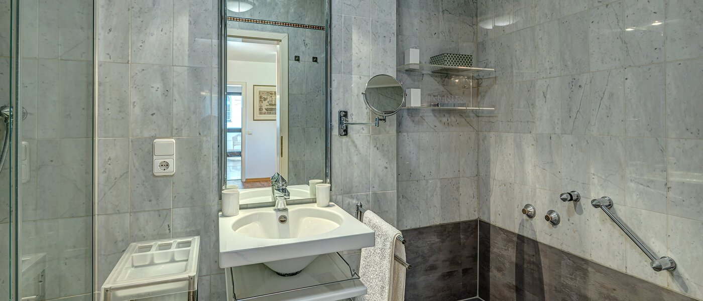 apartment München Altbogenhausen 02 bathroom 13244