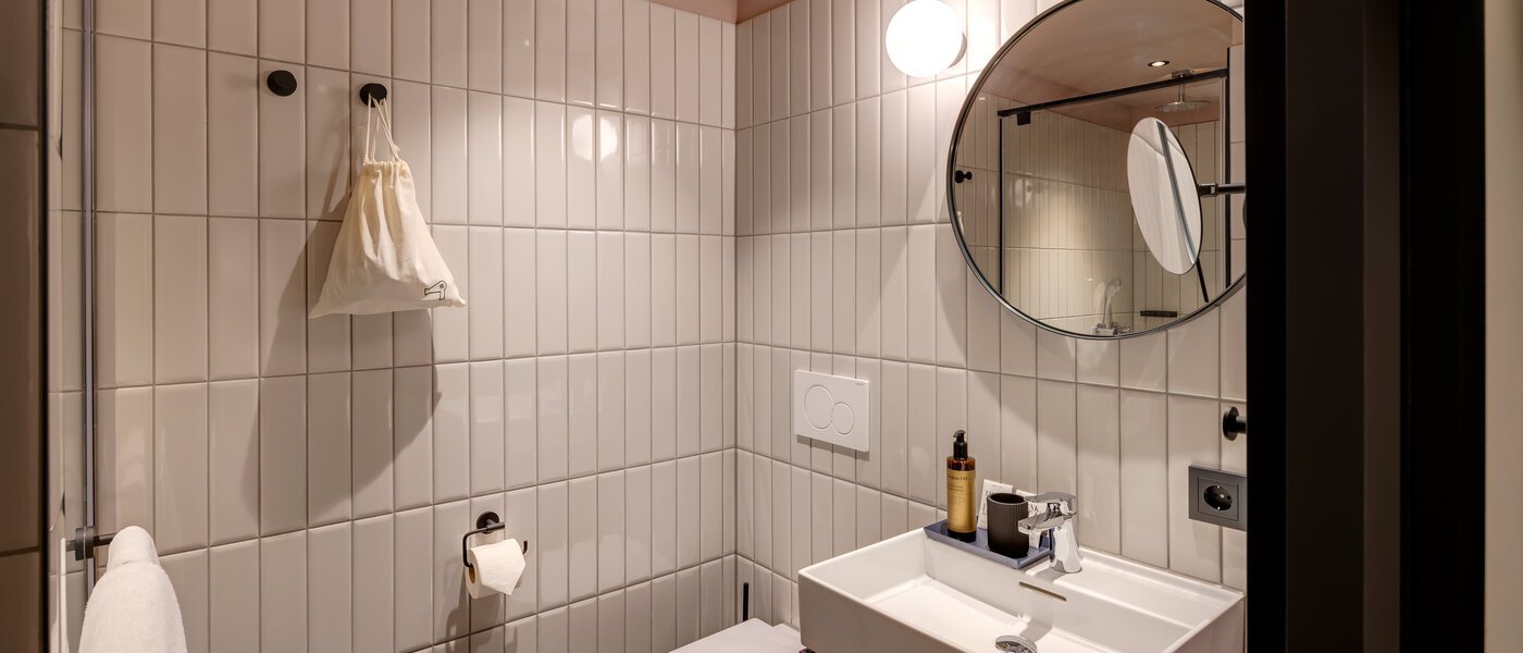 studio München Neuperlach 01 bathroom 13246