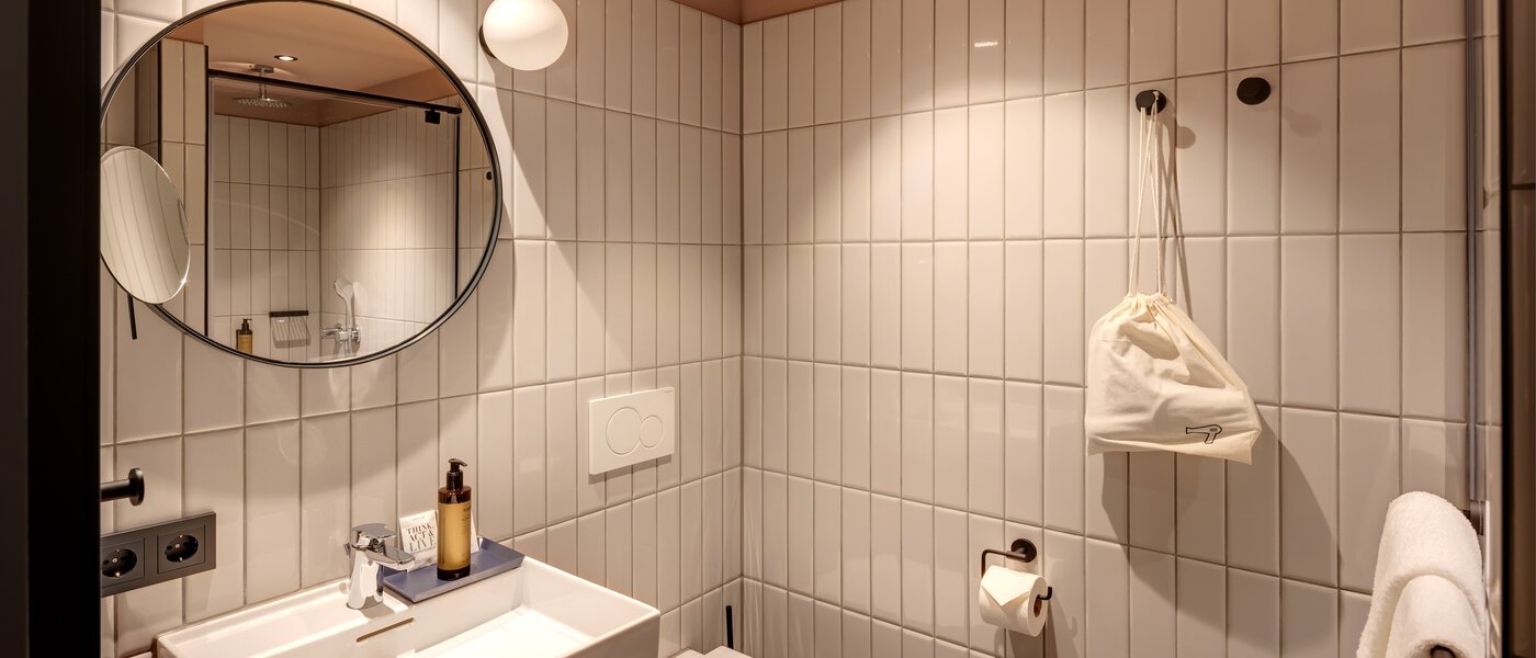 studio München Neuperlach 01 bathroom 13248