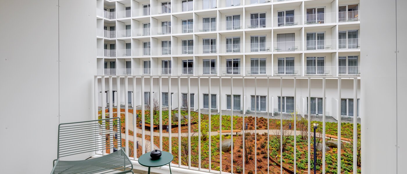 studio München Neuperlach 01 balcony 13248