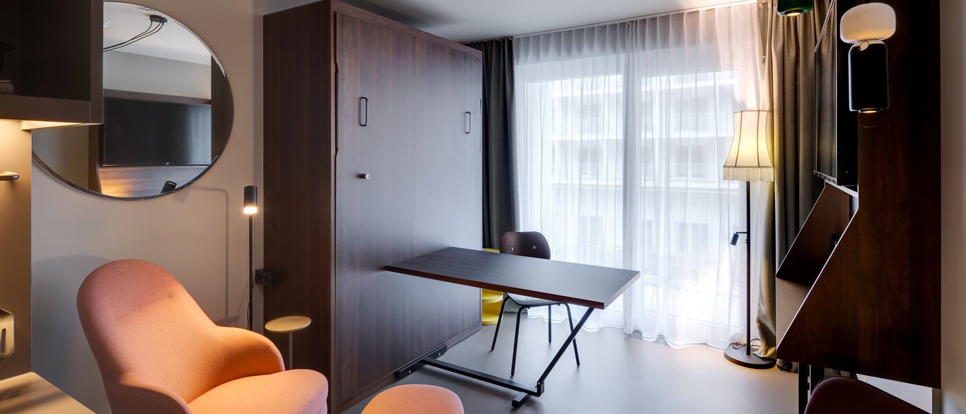 studio München Neuperlach 01 work-desk 13248