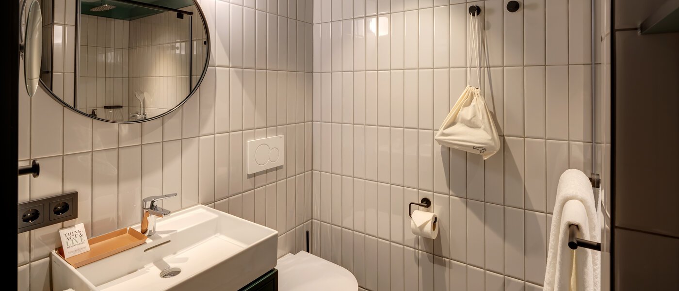 studio München Neuperlach 01 bathroom 13258