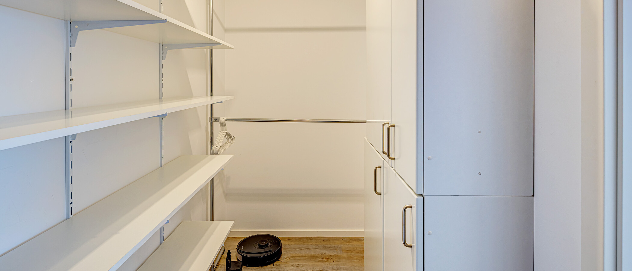 apartment München Theresienhöhe 01 Walk-in closet 13283
