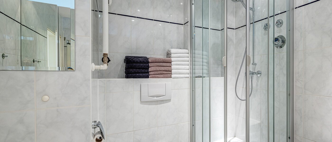 roof terrace apartment München Moosach 04 bathroom 13292