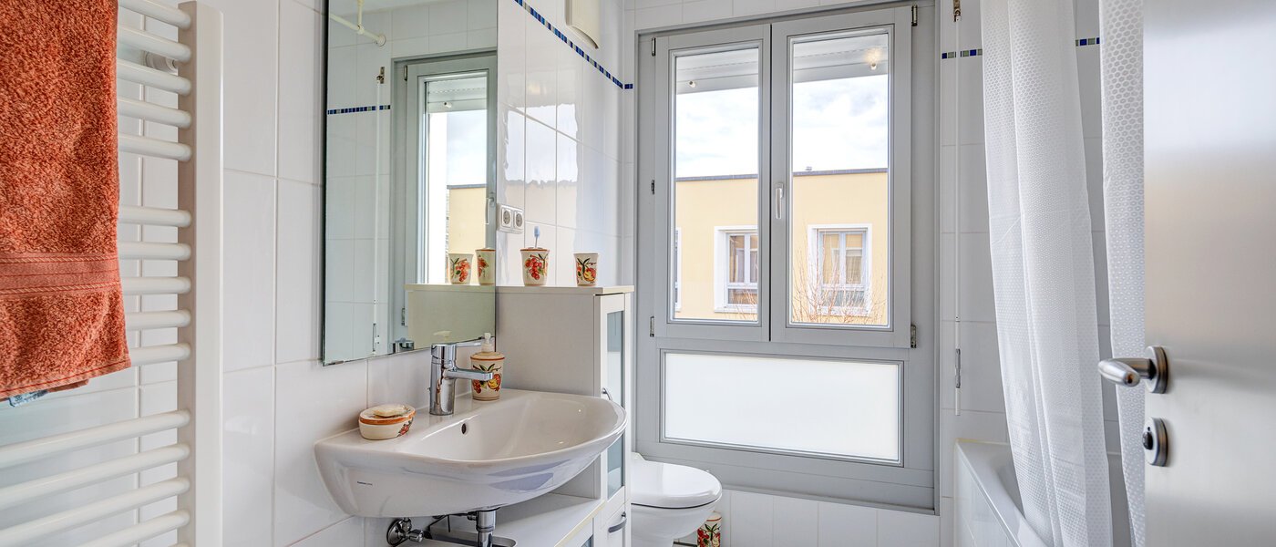 apartment München Schwabing-West 01 bathroom 13298