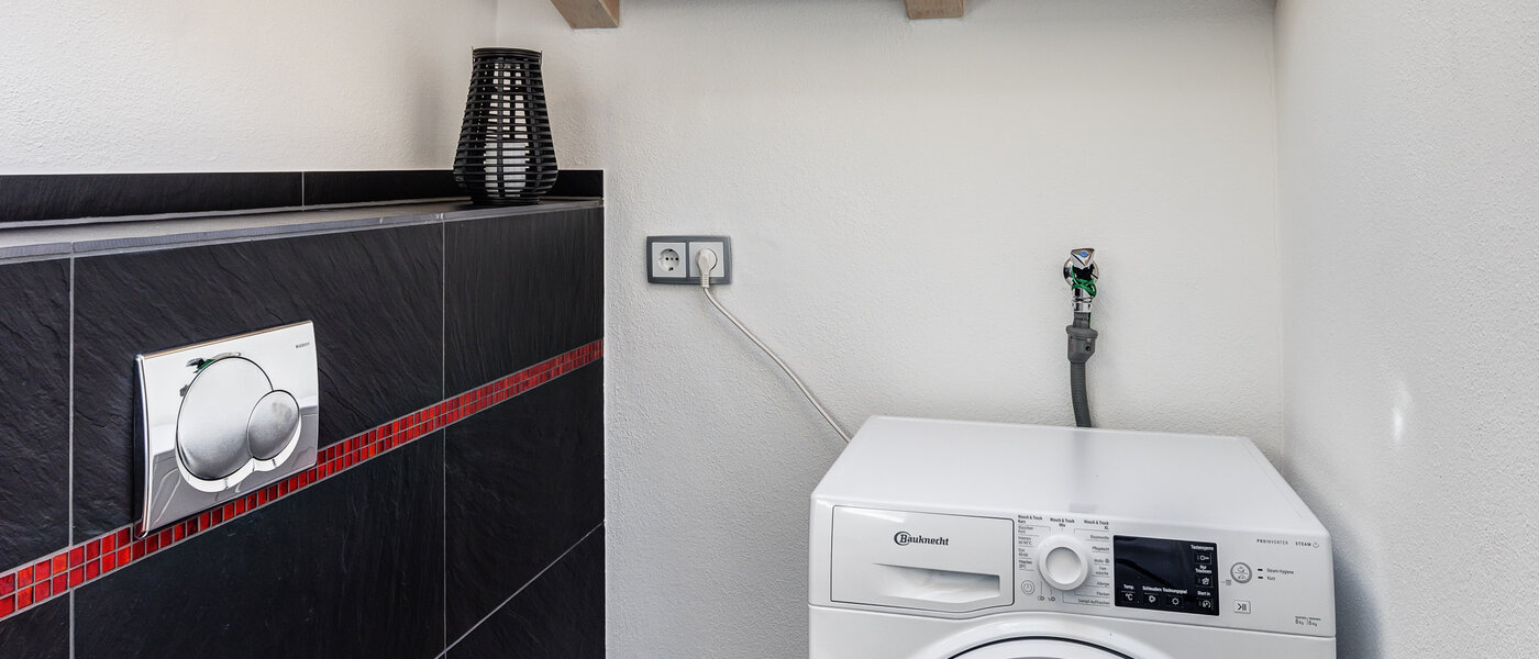 attic apartment Tegernsee 03 guest toilet 13299