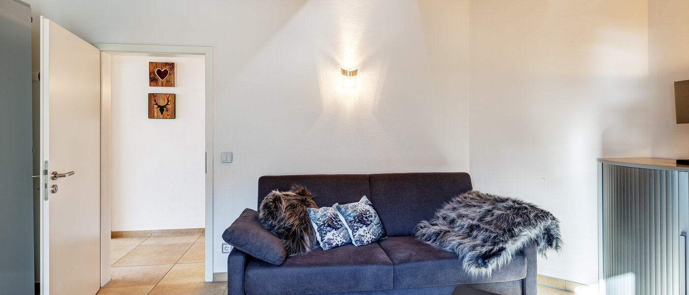 attic apartment Tegernsee 01 Workspace/Guestroom 13299