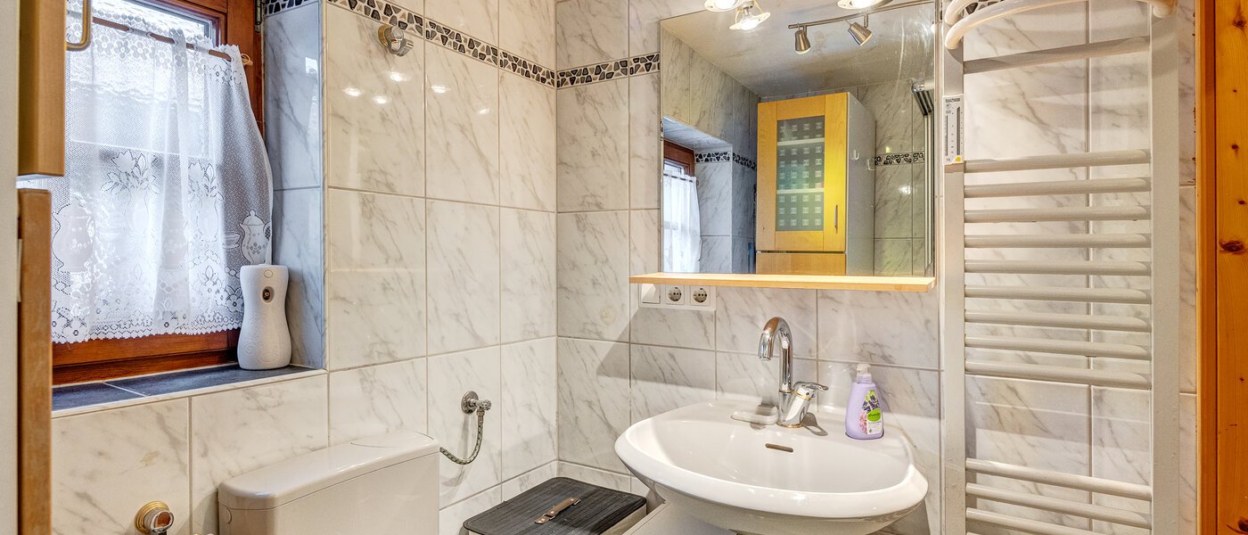 apartment München Moosach 01 bathroom 13319