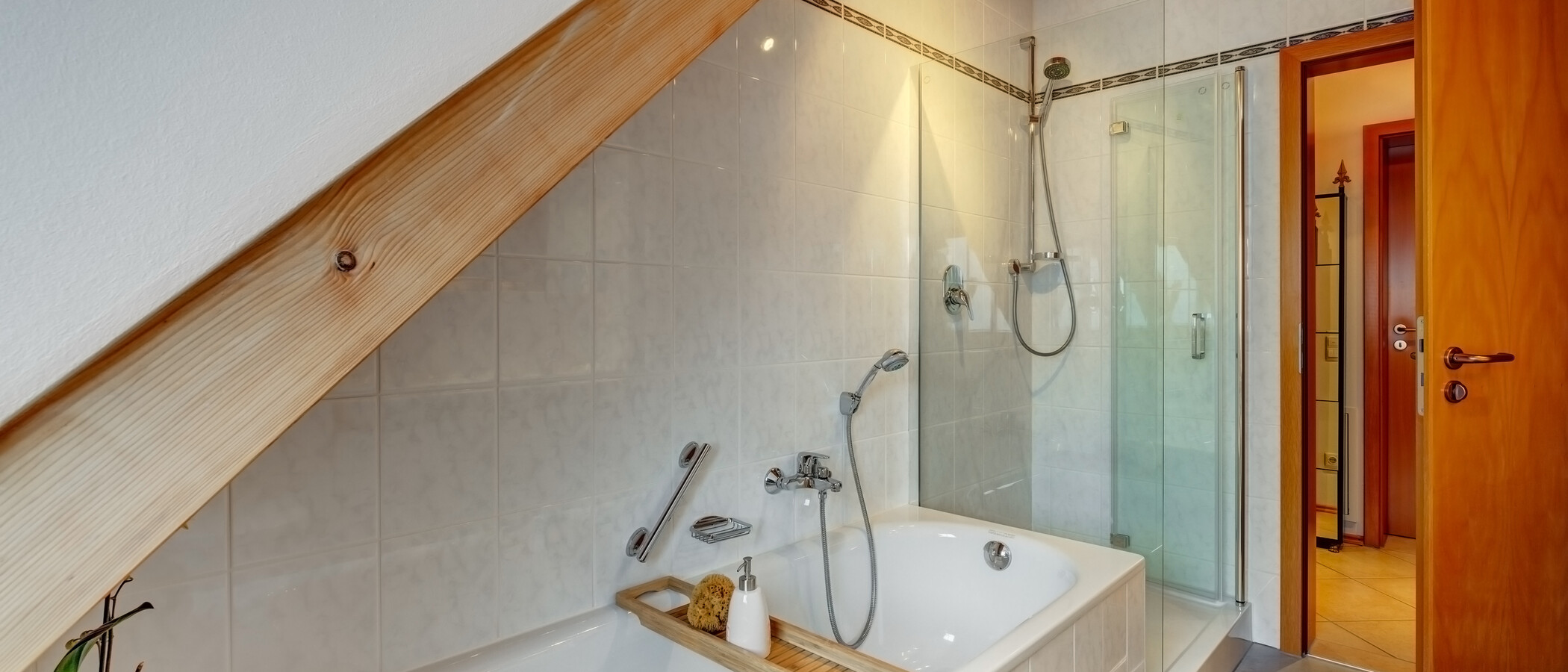 apartment München Berg am Laim 02 bathroom 13337