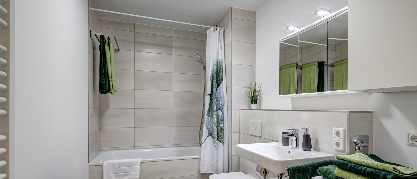 apartment München Moosach 01 bathroom 13403