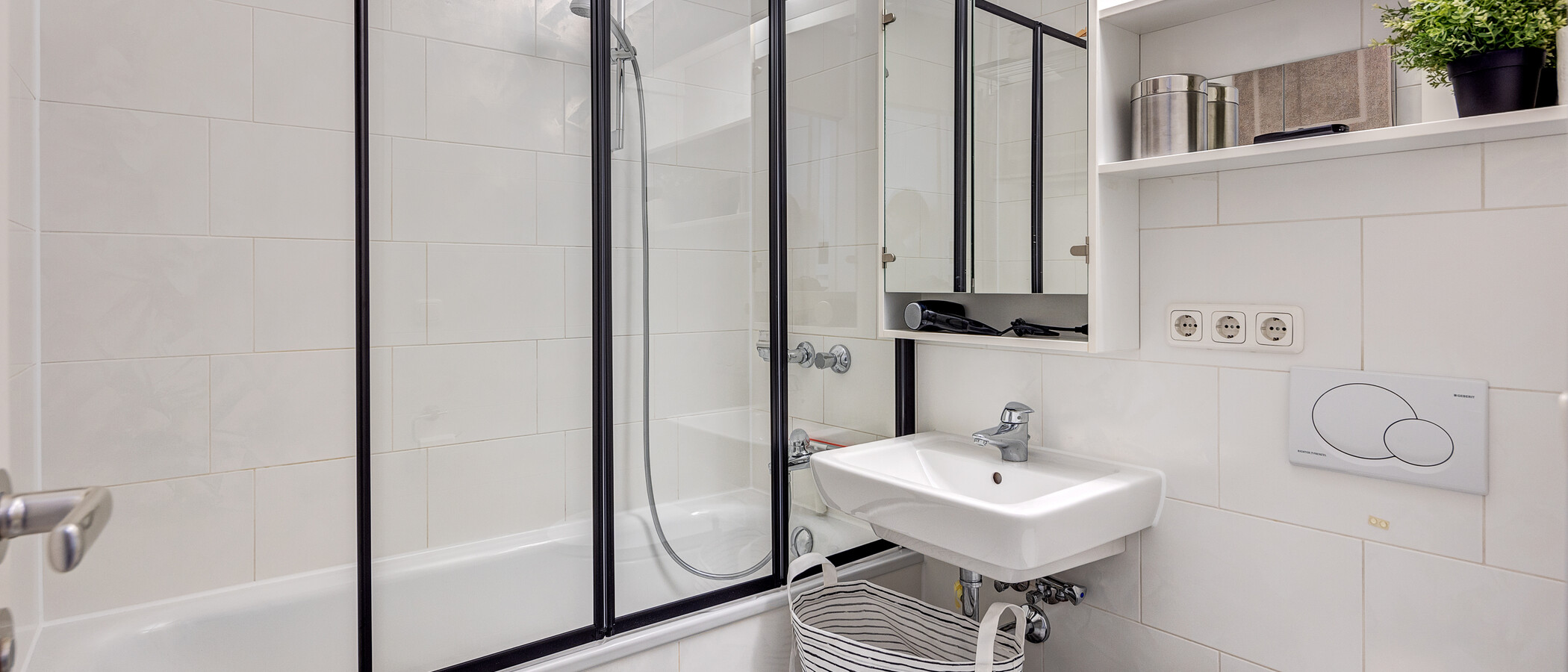 apartment München Bogenhausen 01 bathroom 13429