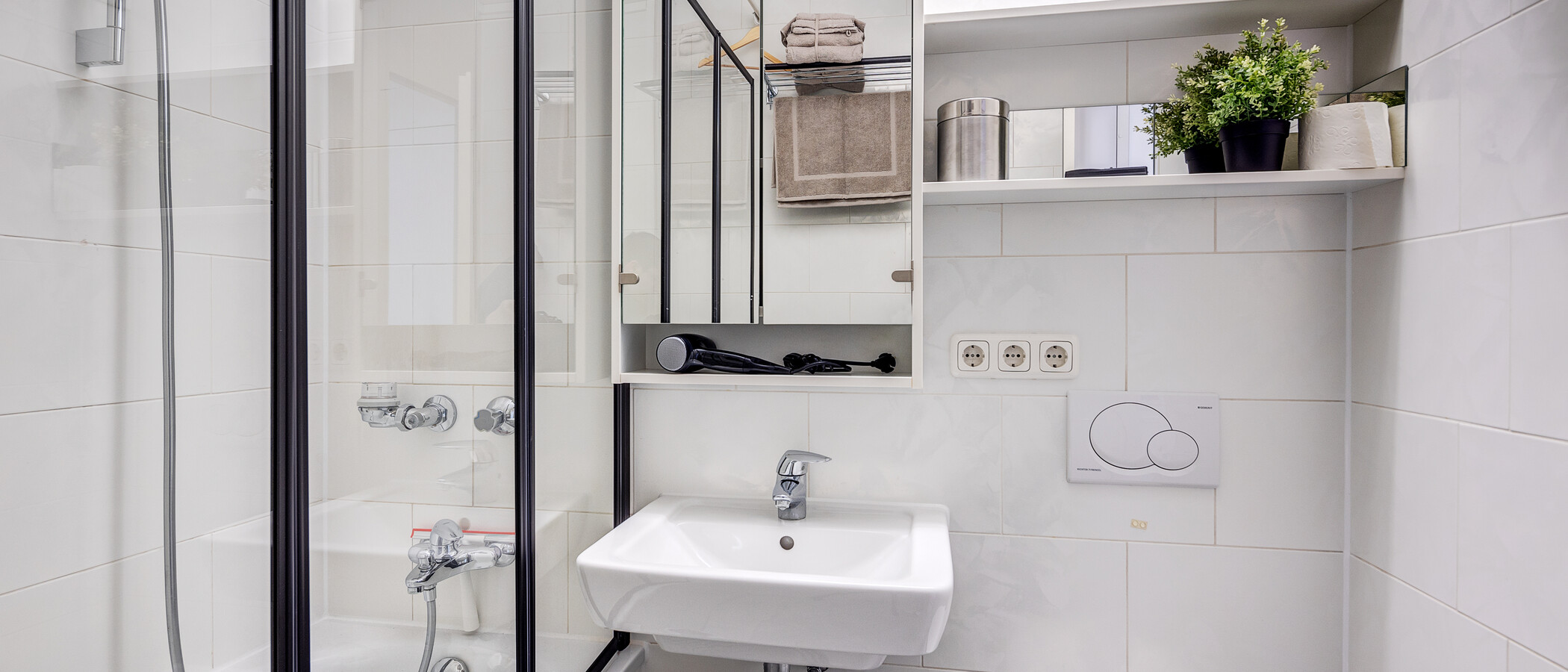 apartment München Bogenhausen 02 bathroom 13429