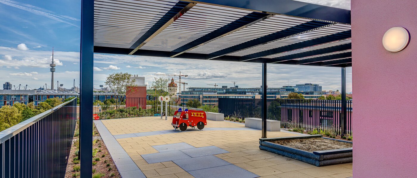 apartment München Moosach 03 communal terrace 13450