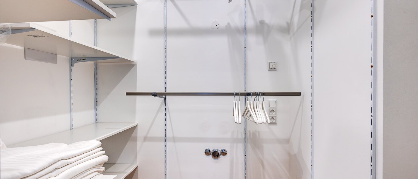 apartment München Moosach 01 Walk-in closet 13450