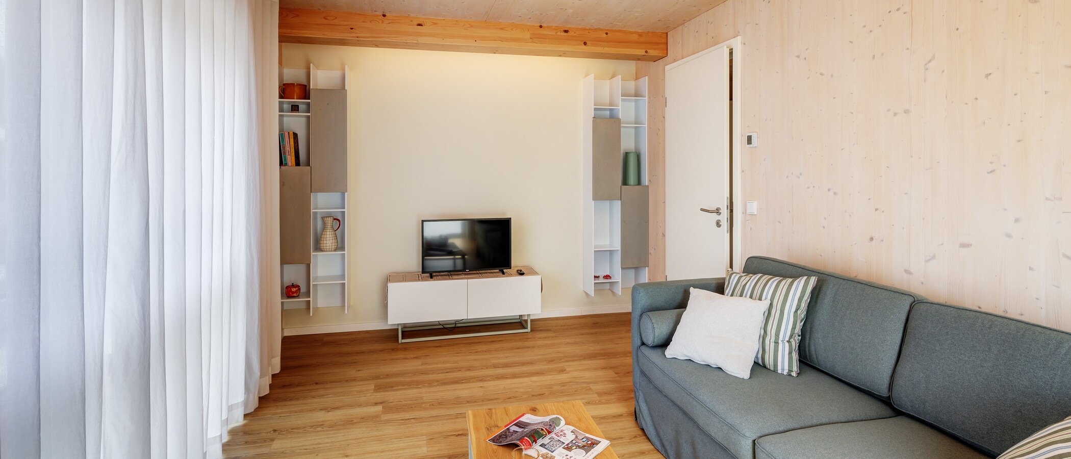apartment München Berg am Laim 04 living area 13503