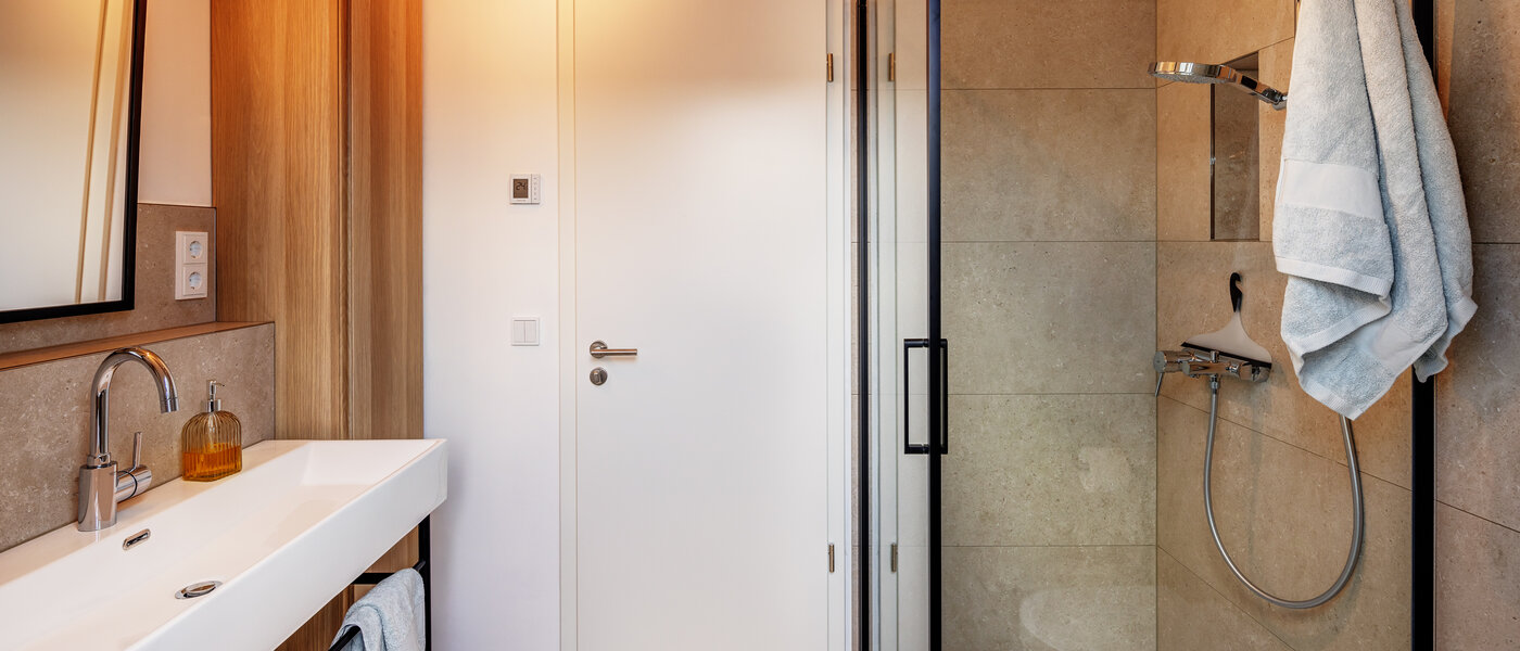 attic apartment München Berg am Laim 04 bathroom 13504