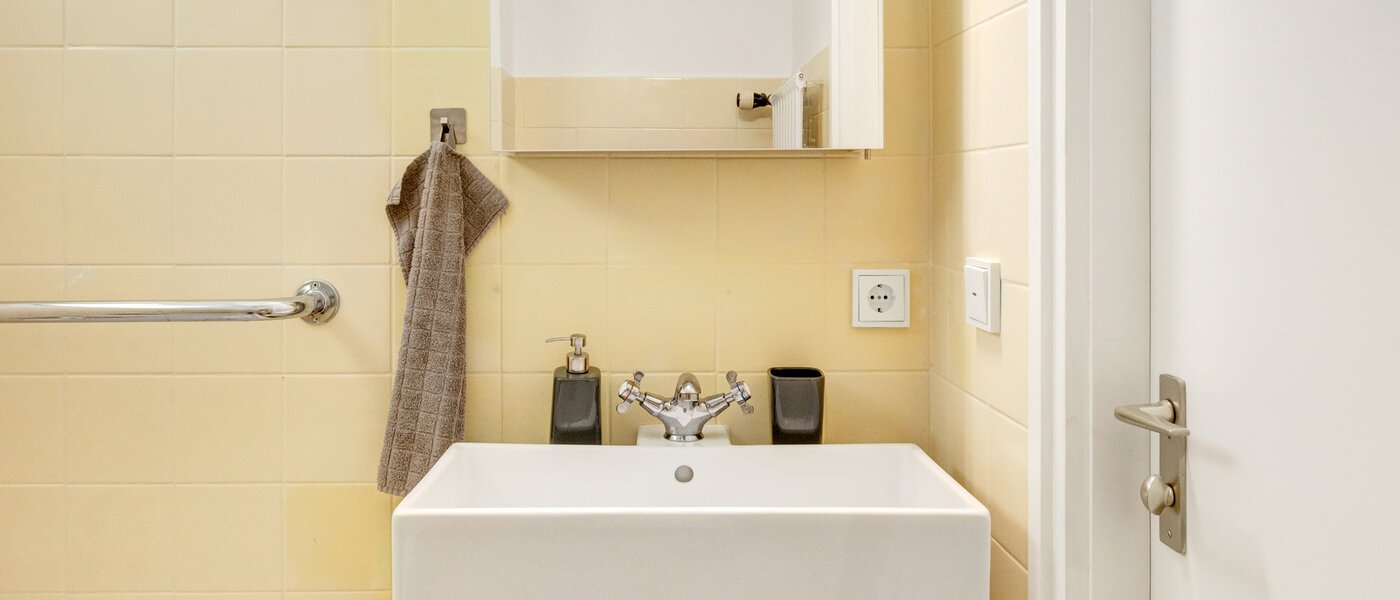 apartment München Harlaching 01 bathroom 13522