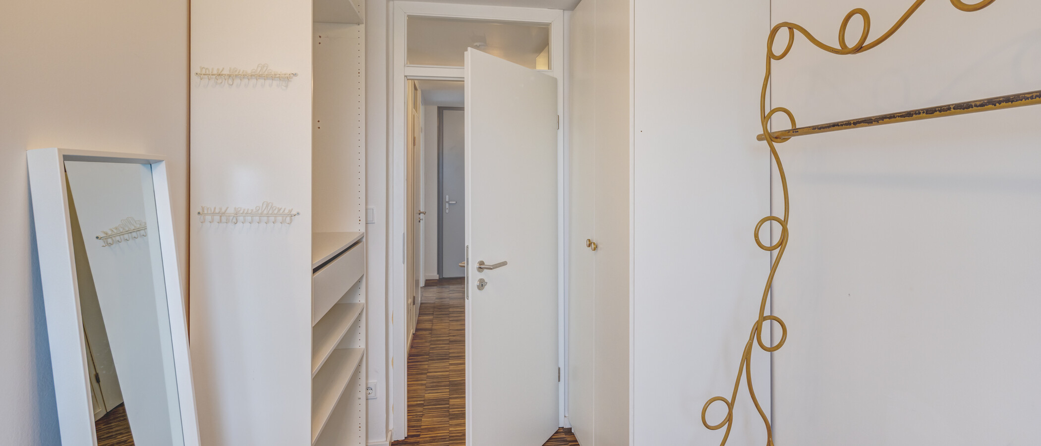 apartment München Obersendling 02 dressing room 13550