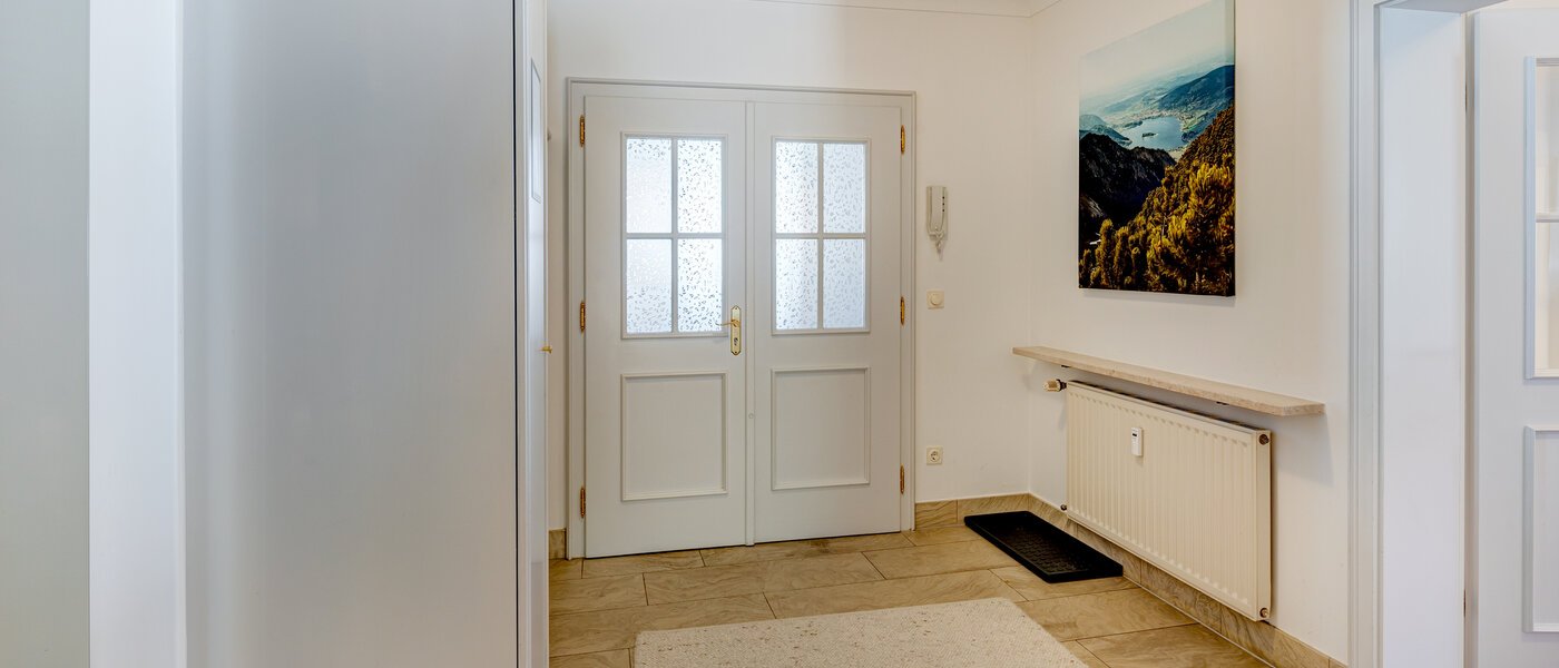 apartment with garden 	 Schliersee 01 hall 13576