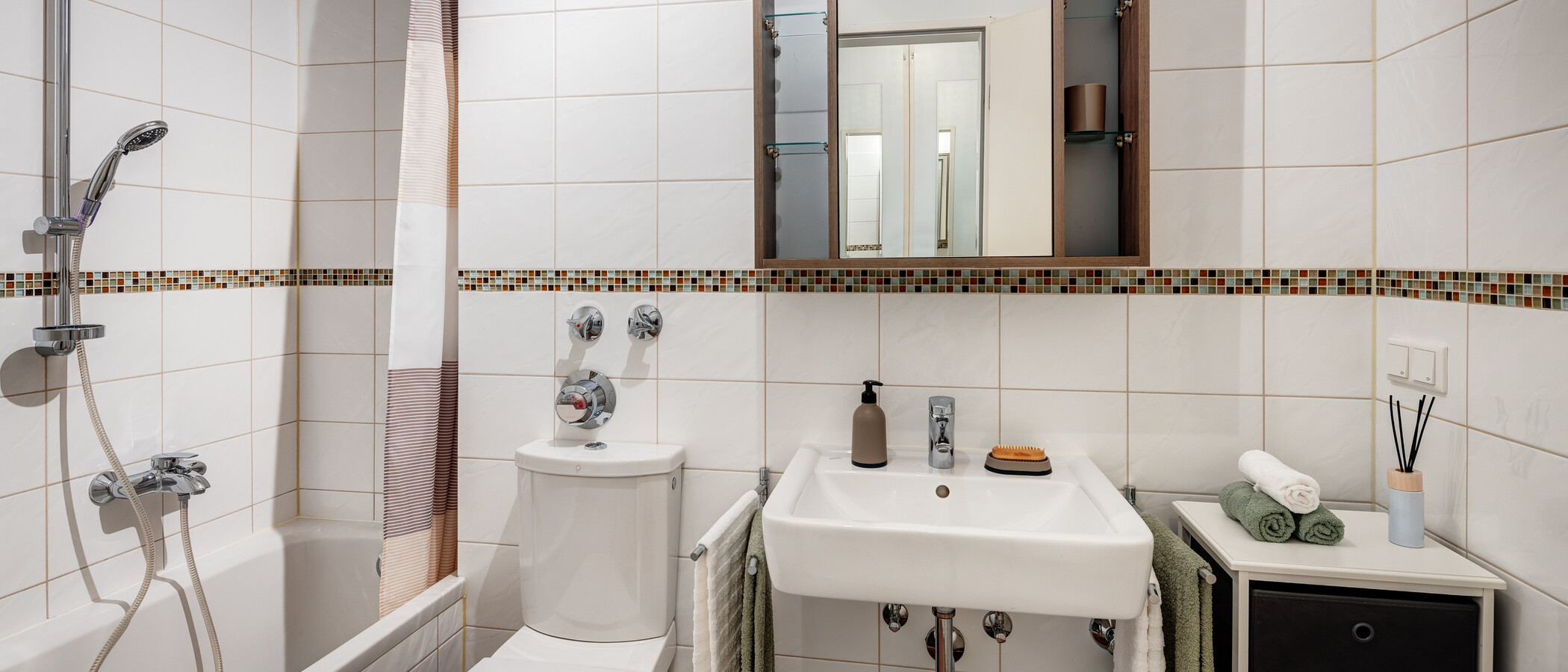 apartment München Untersendling 01 1. bathroom 13577