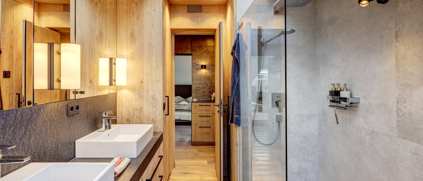 attic apartment Holzkirchen 02 bathroom 13582