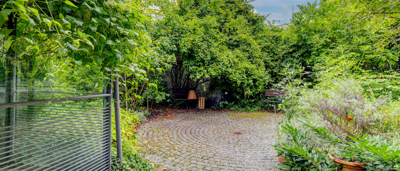 apartment München Au 01 inner courtyard  13588