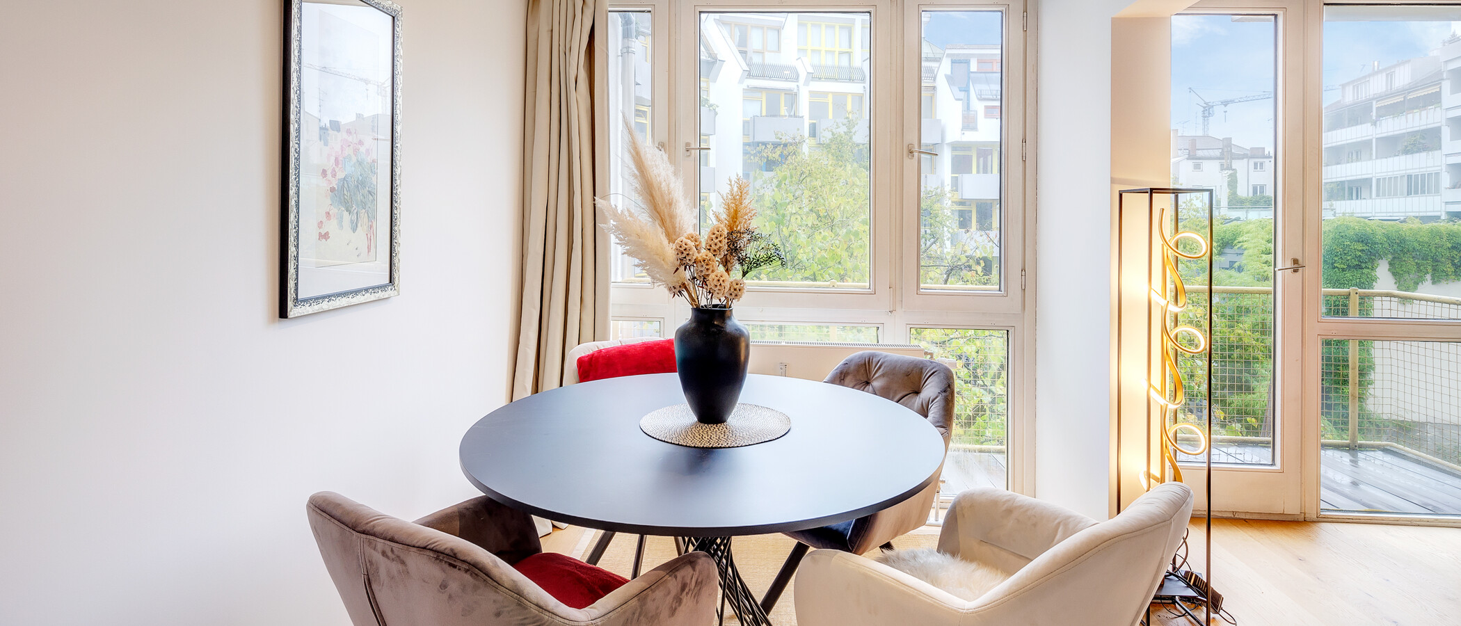 apartment München Maxvorstadt 01 dining area 13640