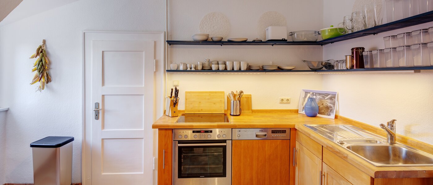 attic apartment München Nymphenburg 01 kitchen 13654