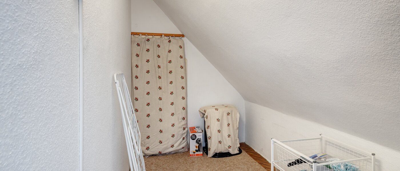 attic apartment München Nymphenburg 01 storage room 13654