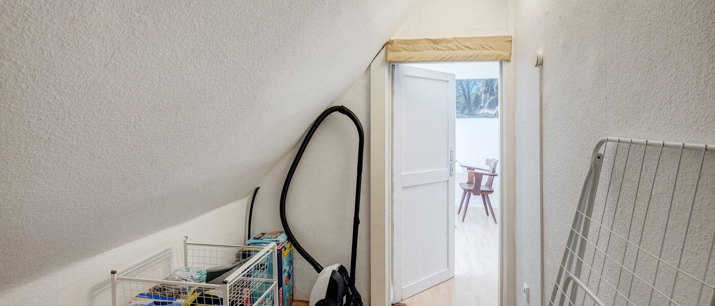 attic apartment München Nymphenburg 02 storage room 13654