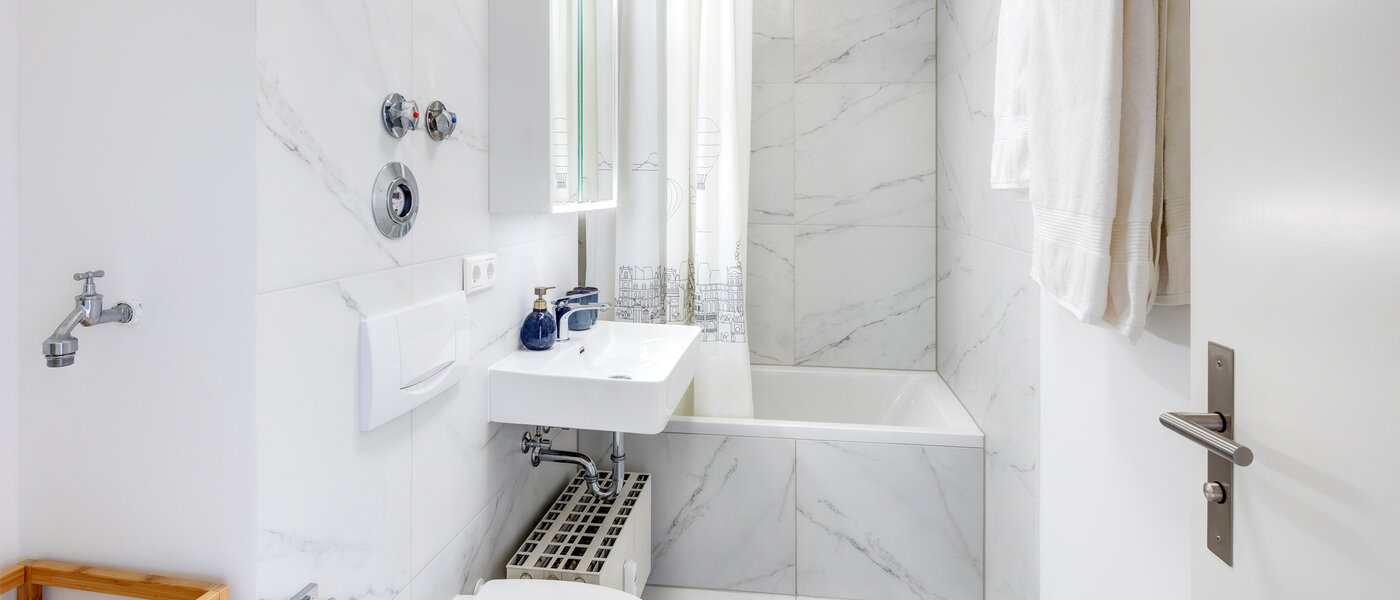 roof terrace apartment München Neuperlach 01 bathroom 13658