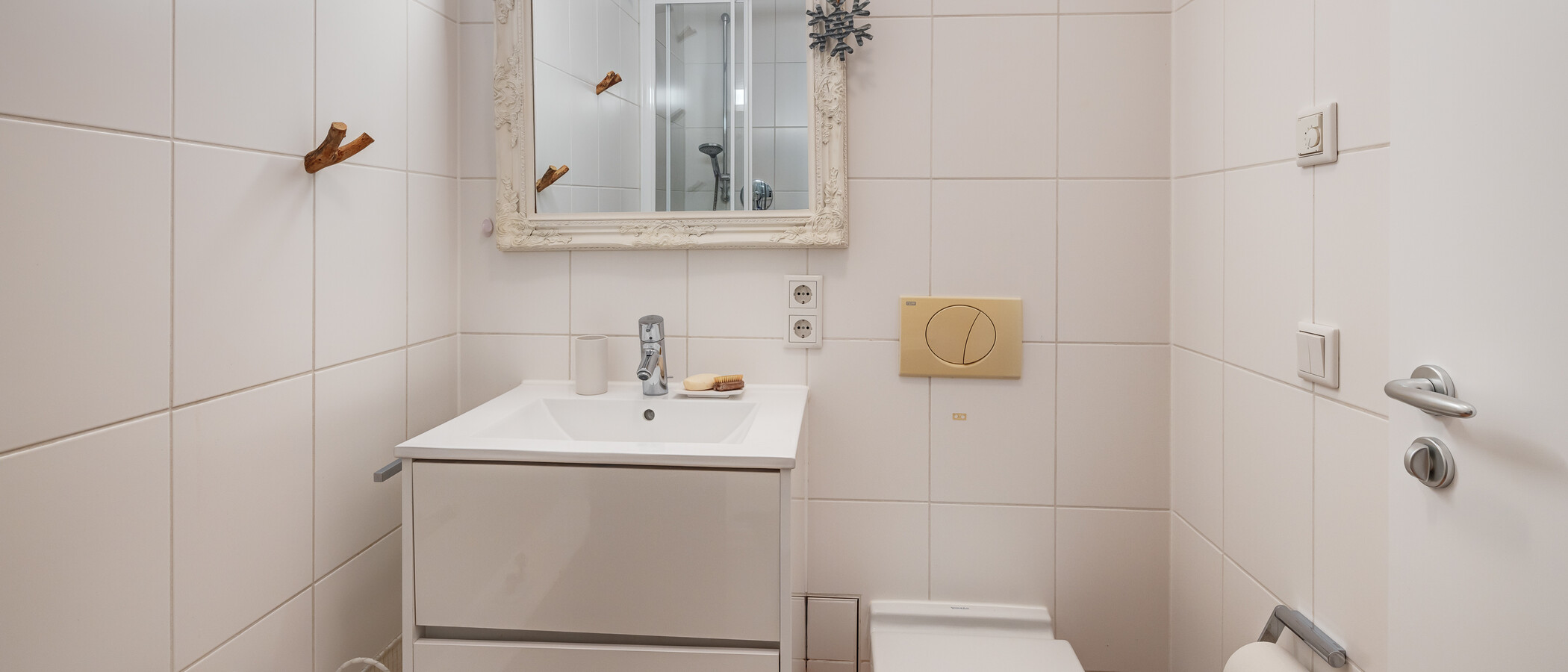apartment München Schwabing-West (rund um den Hohenzollernplatz) 02 bathroom 13671