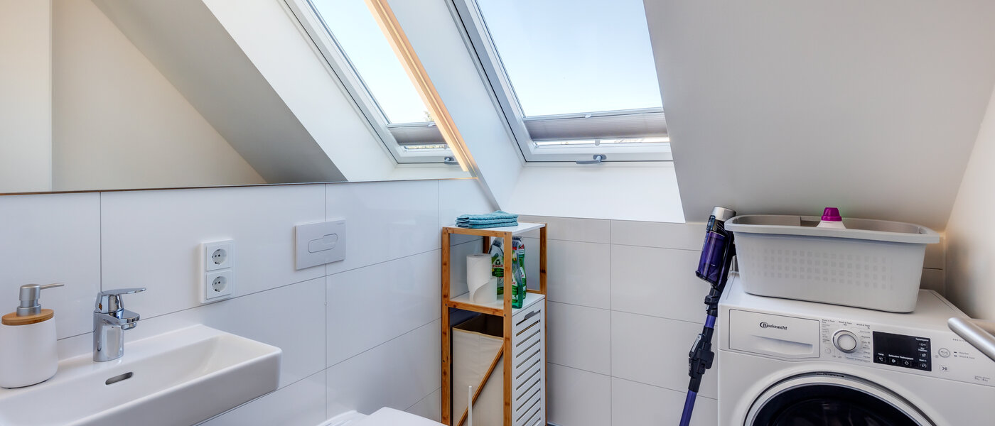 attic apartment Aschheim 01 guest toilet 13679