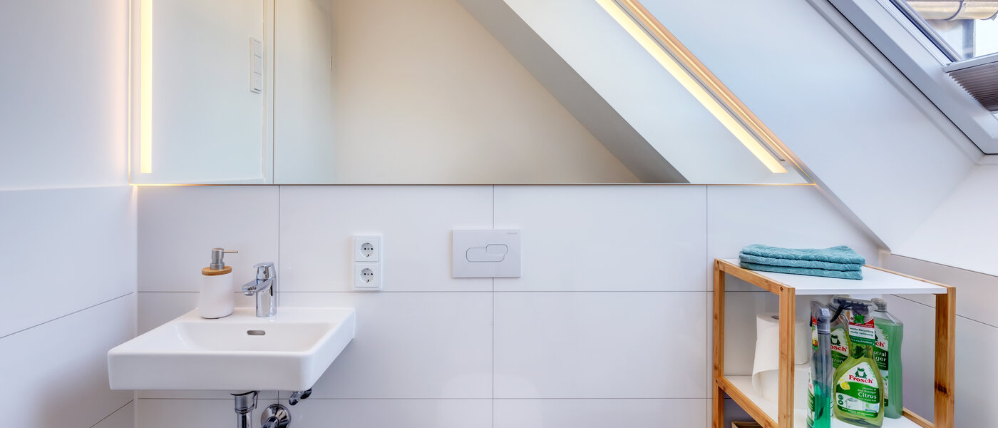 attic apartment Aschheim 02 guest toilet 13679