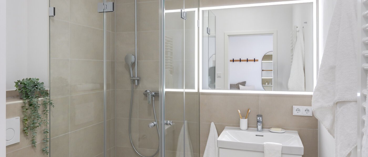 attic apartment Haar 01 bathroom 13695