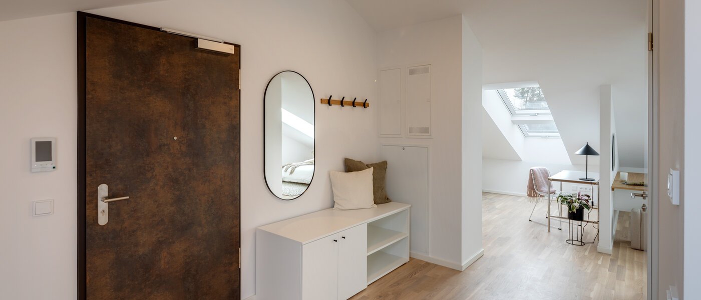 attic apartment Haar 01 hall 13695