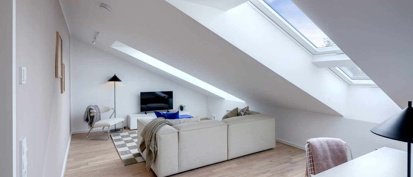 attic apartment Haar 01 living area 13695