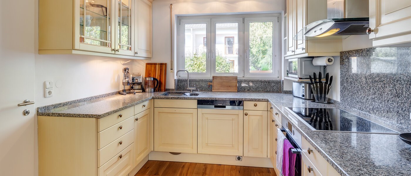 corner townhouse Eichenau 01 kitchen 13696