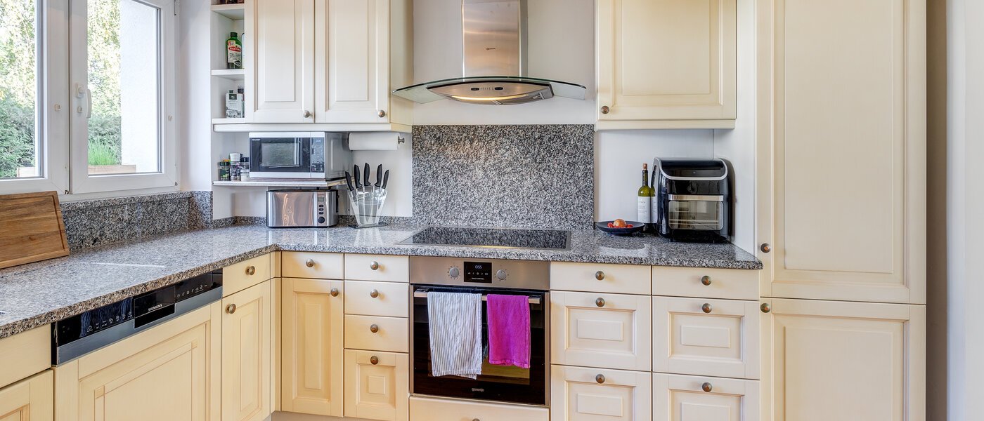 corner townhouse Eichenau 02 kitchen 13696