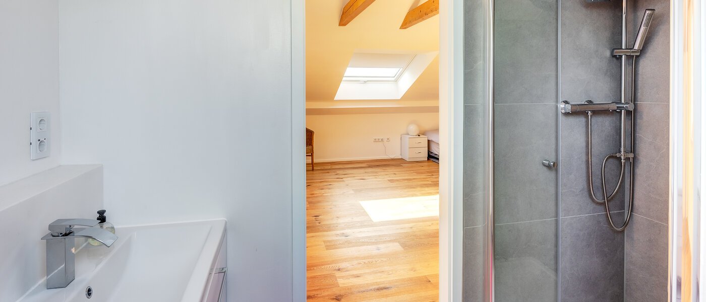 corner townhouse Eichenau 01 2. bathroom 13696