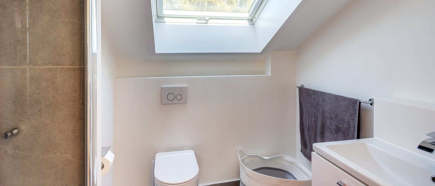 corner townhouse Eichenau 02 2. bathroom 13696