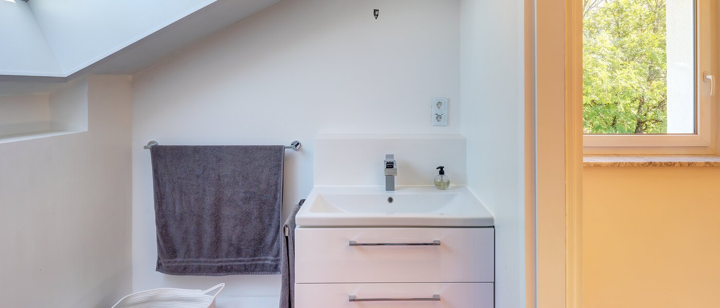 corner townhouse Eichenau 03 2. bathroom 13696